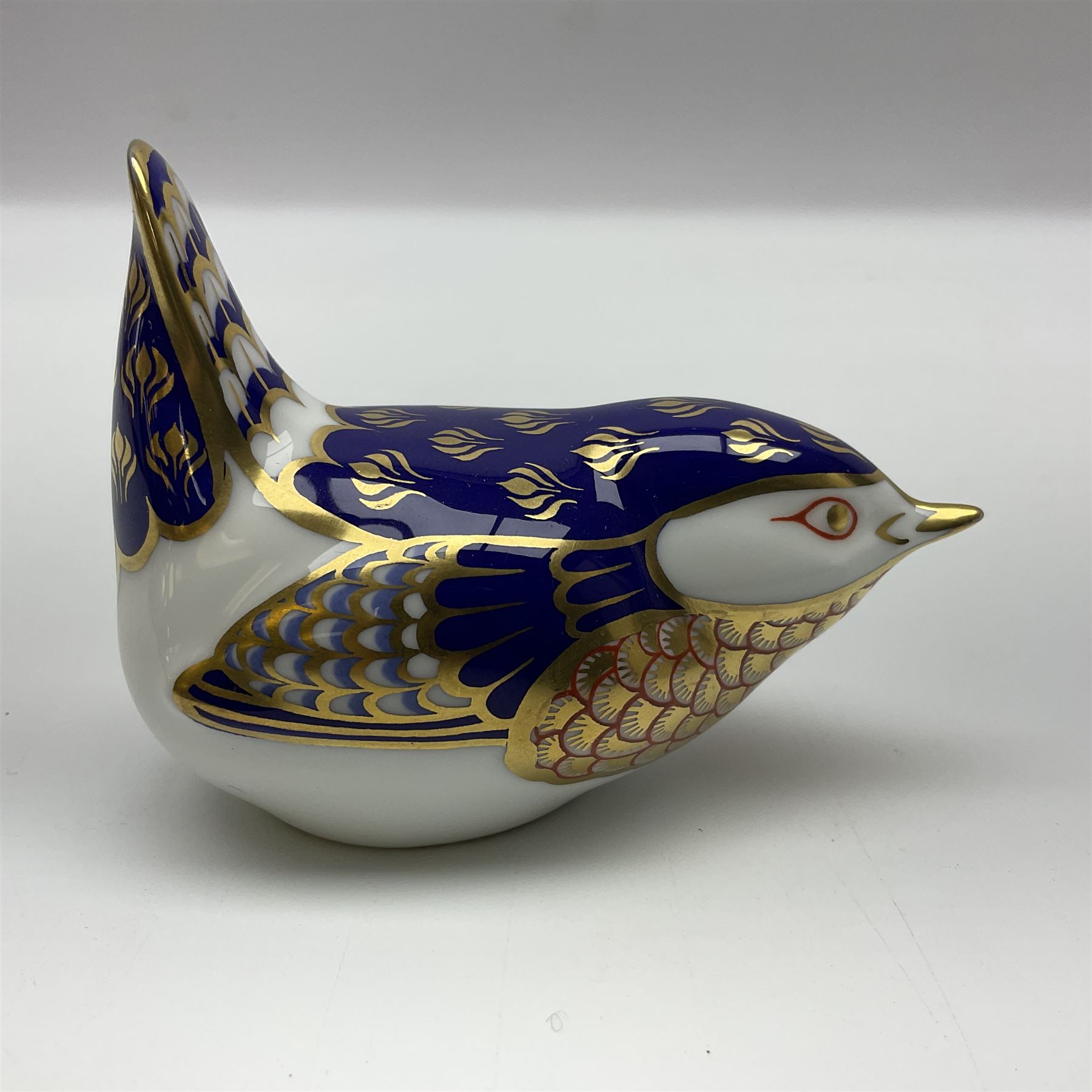 Royal Crown Derby paperweight in the form of a wren, with a gold stopper, H6cm