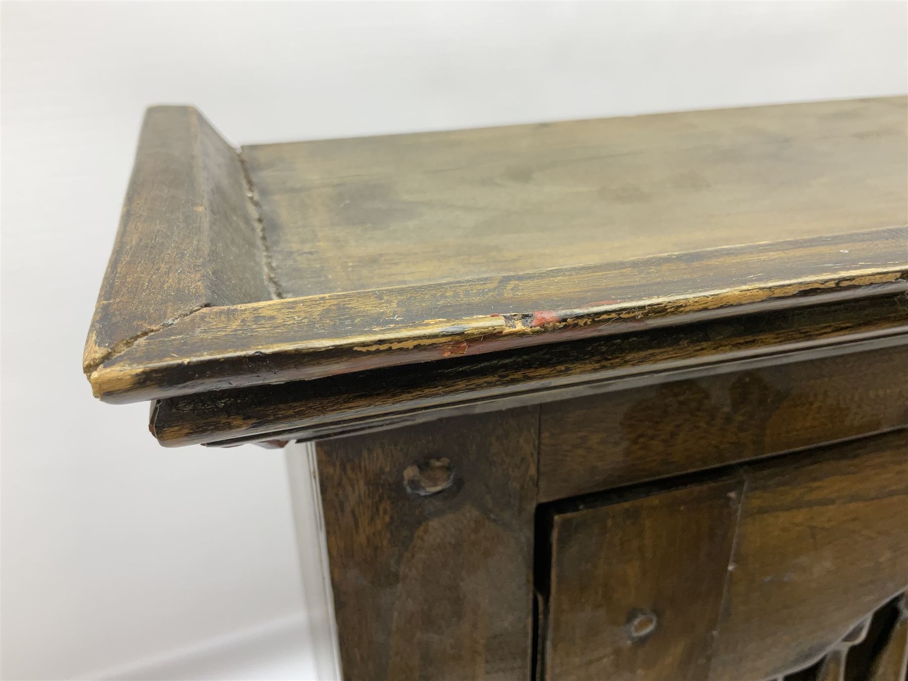 Oak dole cupboard / food hutch, the hinged panelled door with turned spindles enclosing a single shelf interior, H52cm D17cm W46cm