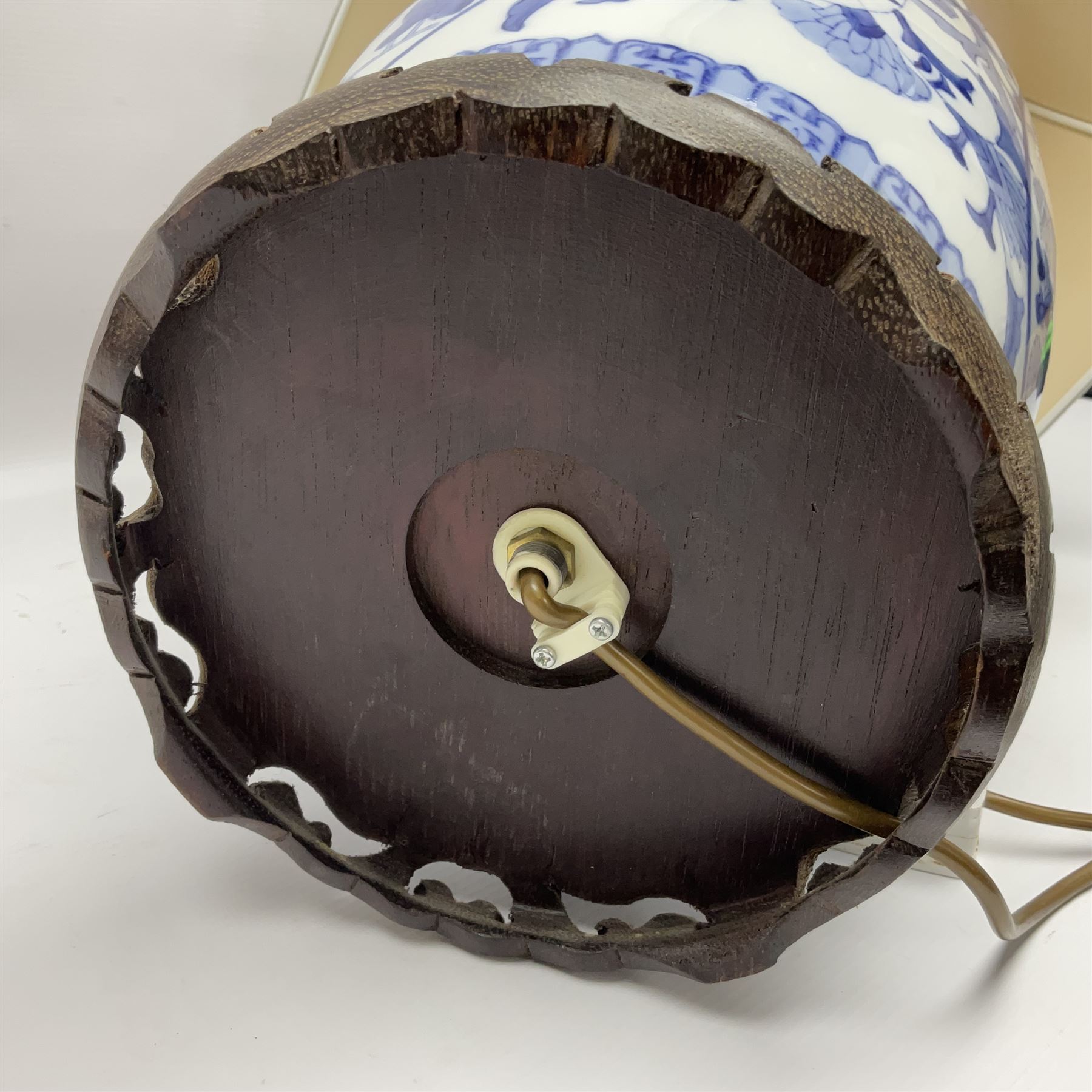 Chinese blue and white table lamp of baluster form, decorated with birds and floral displays, on hardwood base with shade, H78cm