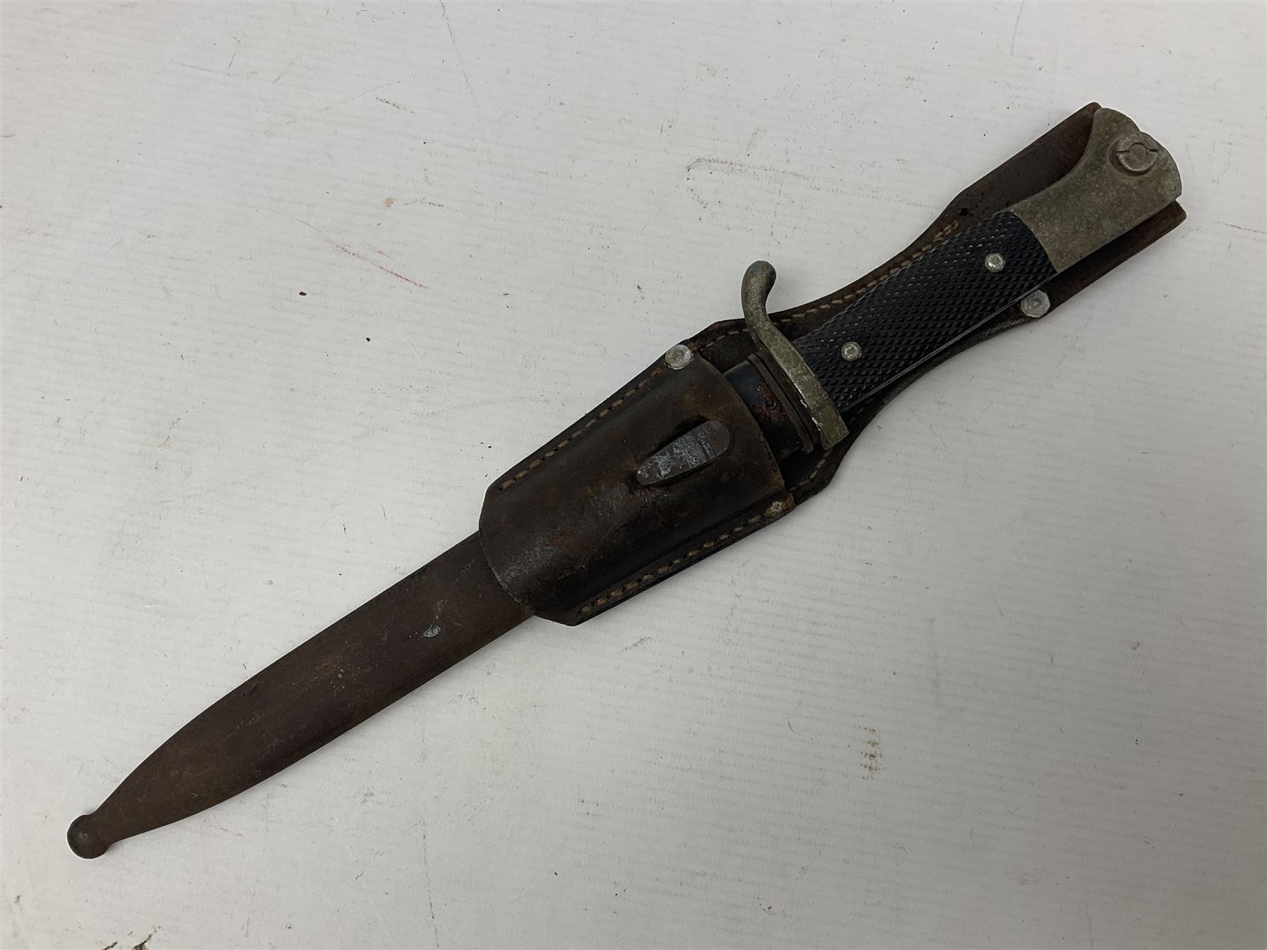 WWII German K98 (short) NCO dress bayonet, the 20cm fullered blade marked Anton Wingen Solingen to the ricasso, with chequered black grip plates; in steel scabbard with indistinctly stamped leather frog |L37cm overall