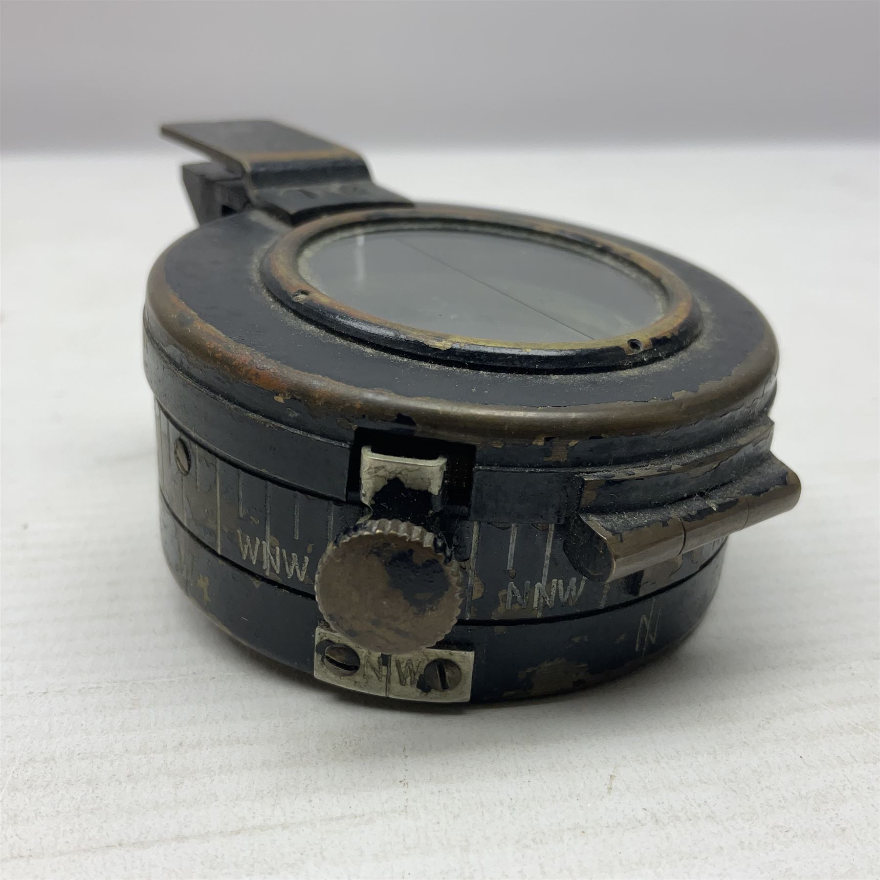 WWII British marching compass, the black lacquered brass case inscribed T.G.Co.Ltd. No.B100228 (broad arrow) 1941 Mk.III; and a ship's brass cased clinometer, the silvered dial marked R(arrow)L, D9cm; in leather carrying case (2)