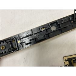 Hornby/Tri-Ang ‘00’ gauge - eight various coaches and eighteen goods wagons; all unboxed (26)