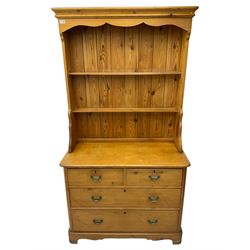 Victorian pine dresser, the shaped frieze over a two-tier pate rack, the basefitted with two short over two long drawers