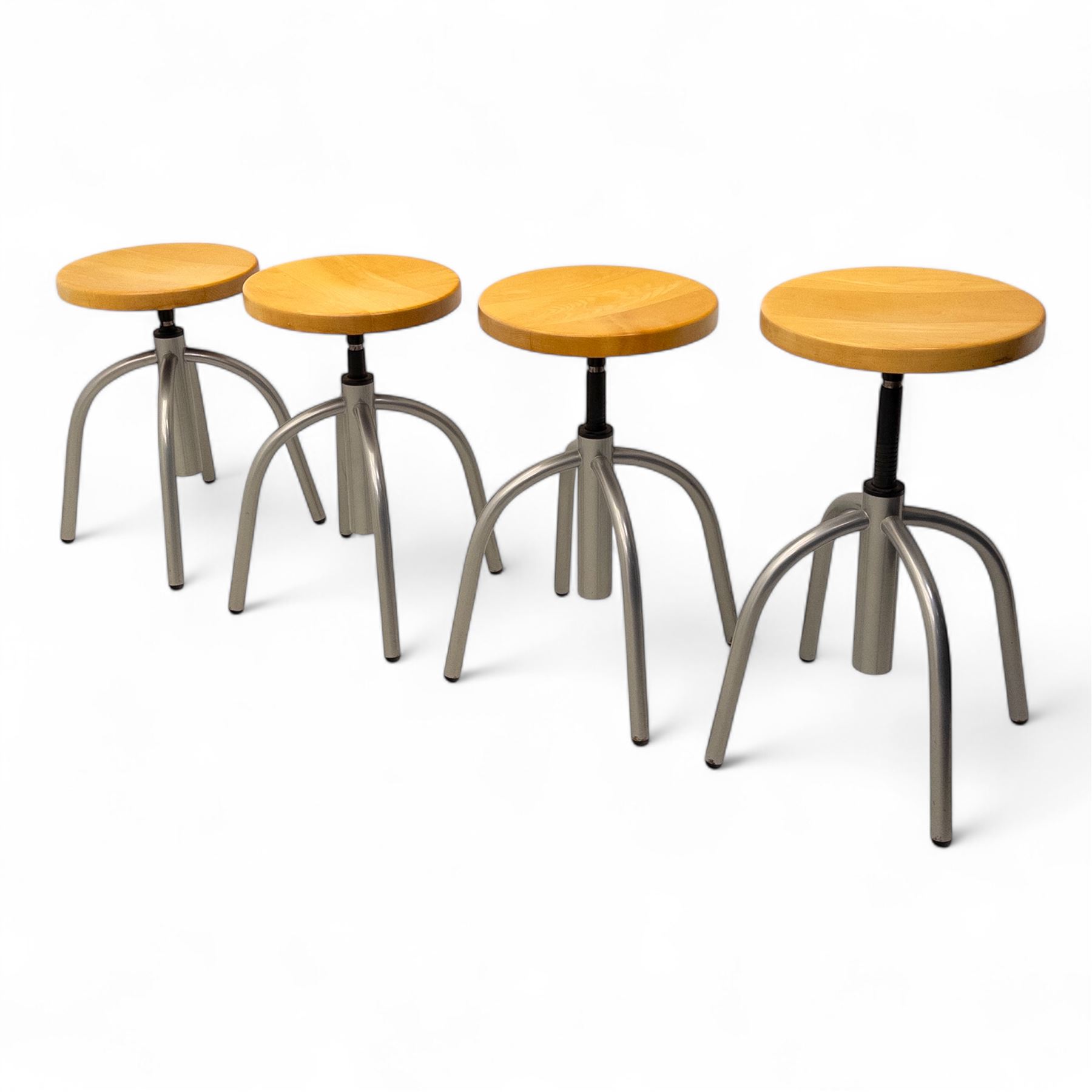 Individual craftsman made maple kitchen dining suite, oval top dining table and contrasting painted pedestal base, together with four adjustable stools with maple top and tubular steel supports (H 48-80cm, W 31cm)