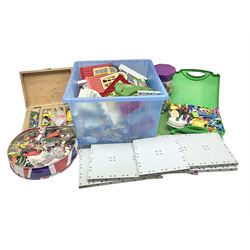 Quantity of loose Playmobil figures, pla