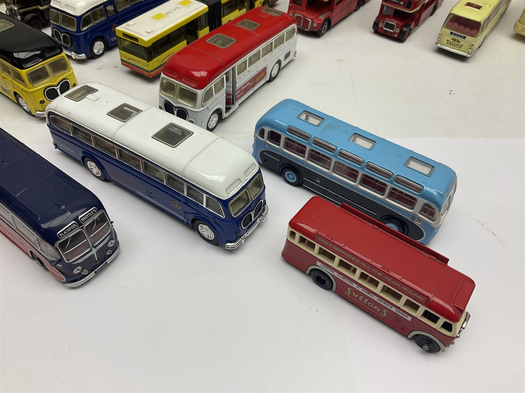 Thirty-one modern die-cast models of buses, coaches and wagons of various scales by EFE, Lledo, Oxford Die-Cast, Atlas etc, to include EFE 15702, 15704 and 15708 boxed; further models are unboxed 
