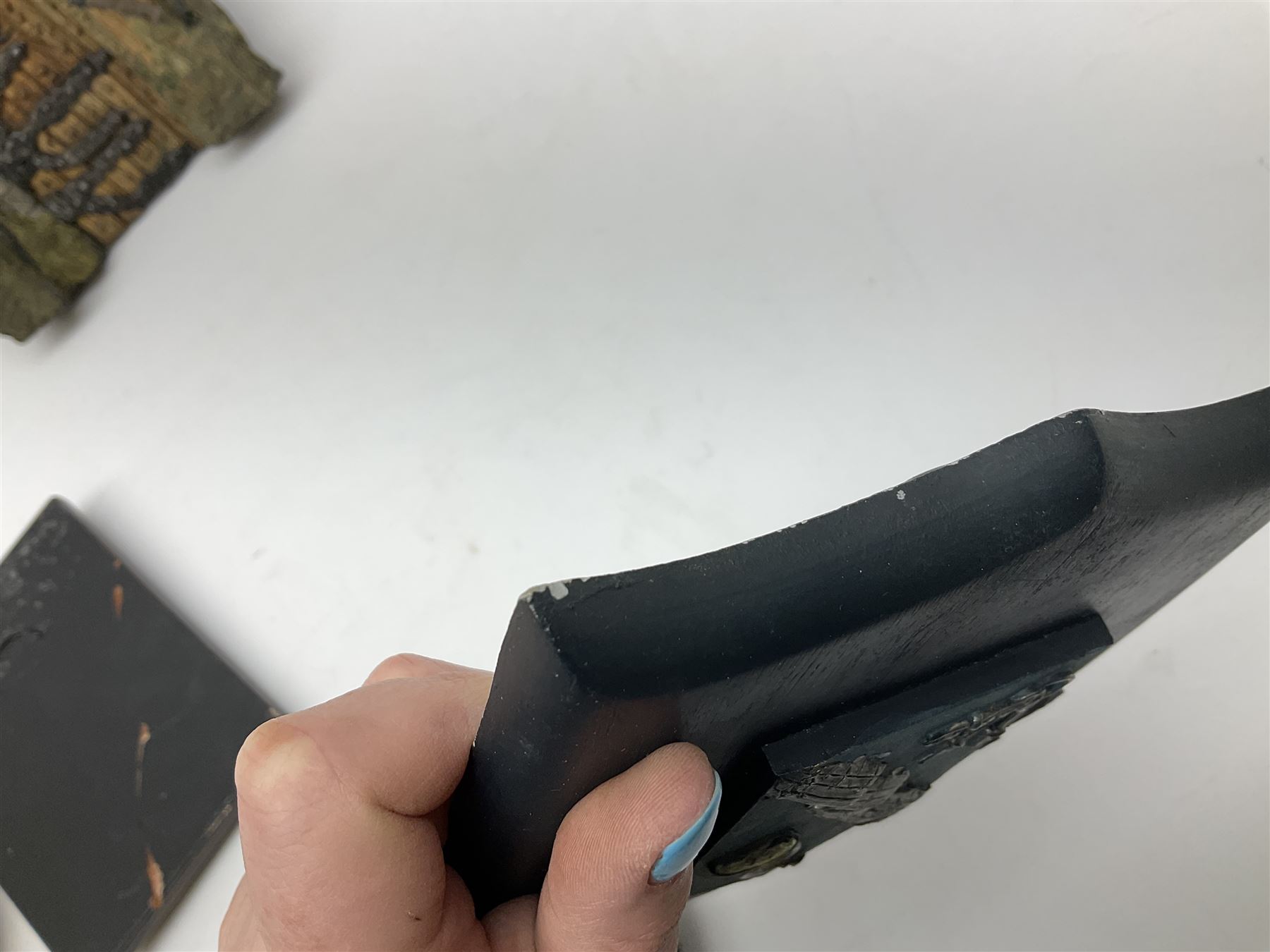 Terry Pratchett Discworld plaques, designed by Clarecraft, comprising 'the First Discworld Event Clarecraft August 95', the collectors guild joining shield, the fools guild DW99C, the seamstresses guild DW98C, the musicians guild DW00C together with 'Door of the mended drum' wall hanging DW17. 