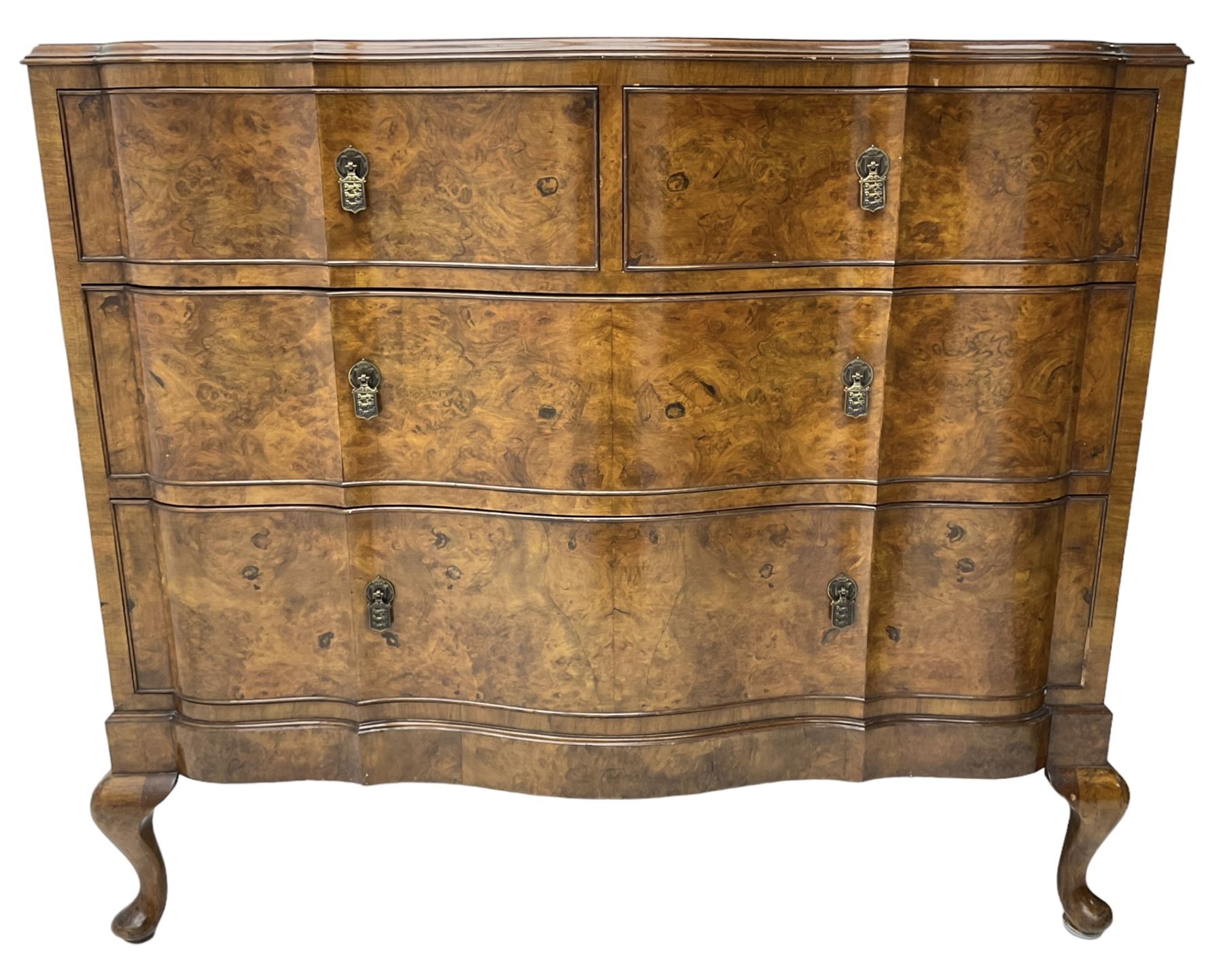 Early to mid-20th century figured walnut serpentine chest, moulded top over two short and two long cock-beaded drawers, fitted with drop handles in the form of shields with three recumbent lions, on cabriole feet