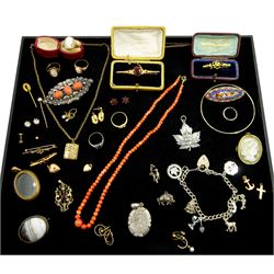 Victorian and later jewellery including coral bead necklace, 18ct gold diamond ring, 9ct gold brooches, gold amethyst pendant, pair of gold garnet earrings, 18ct gold cameo ring, 9ct gold cameo rings, silver charm bracelet and a silver Canada pendant