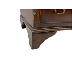Georgian design mahogany bachelors chest, slide above four graduating serpentine drawers, crossbanded top