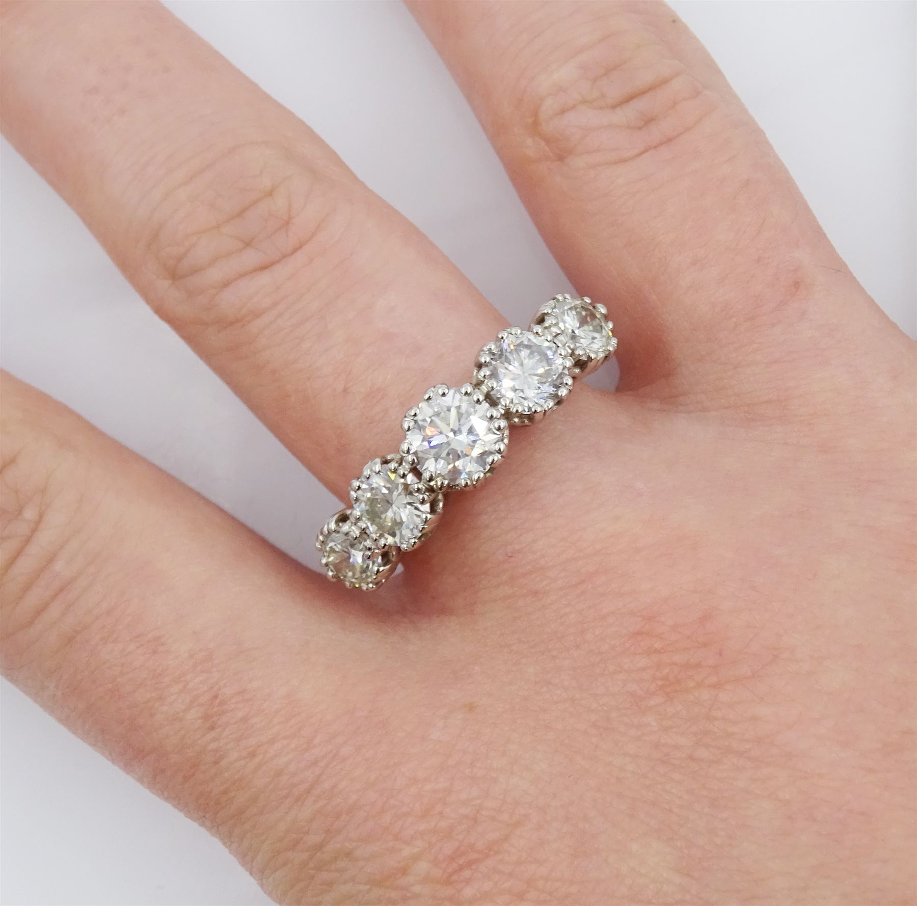 18ct white gold graduating five stone round brilliant cut diamond ring, total diamond weight 2.79 carat, with World Gemological Institute report