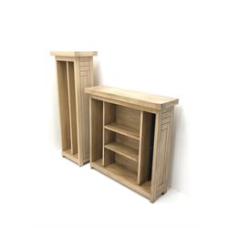 Modern oak CD rack, projecting top on stile supports (L40cm, D26cm, H113cm), Modern oak bookcase and CD rack, projecting top on stile supports (L81cm, D23cm, H82cm)
Two pieces modern oak furniture - Bookcase and CD rack 