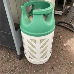 Nimbus 4 burner gas BBQ with gas bottle  - THIS LOT IS TO BE COLLECTED BY APPOINTMENT FROM DUGGLEBY STORAGE, GREAT HILL, EASTFIELD, SCARBOROUGH, YO11 3TX