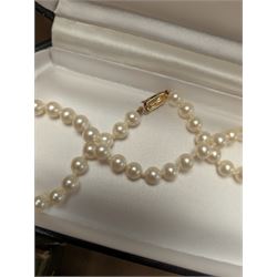 Lotus pearl necklace with 9ct gold clasp, silver jewellery and a collection of costume jewellery and compact mirrors