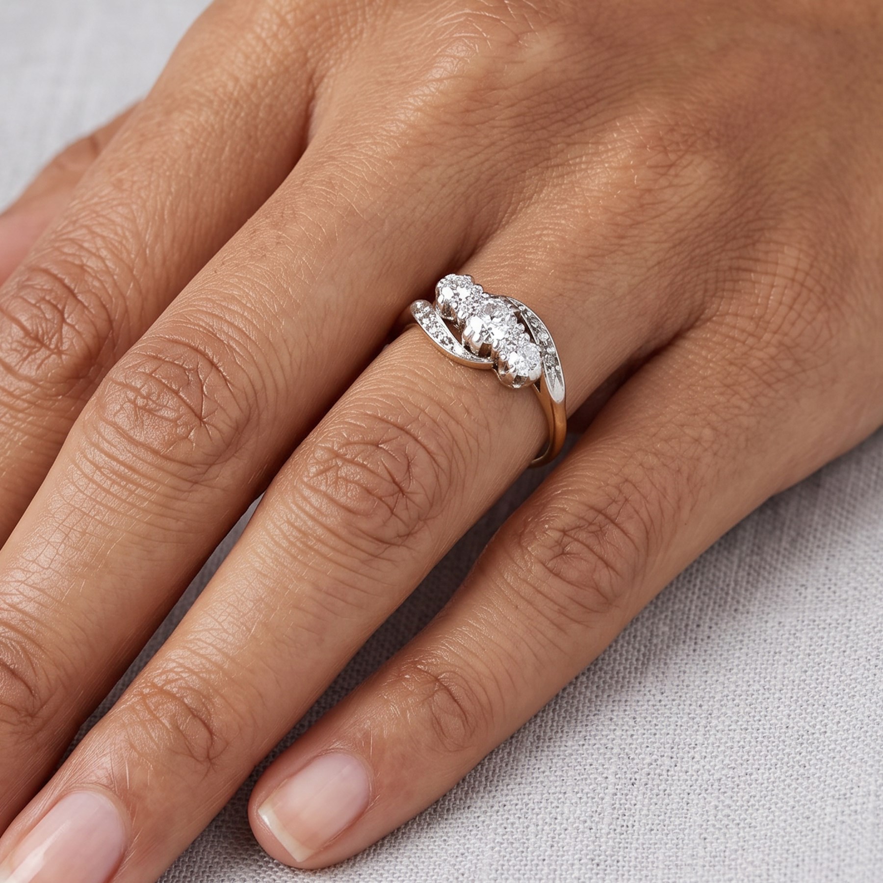 18ct gold diamond crossover ring, set with three old cut diamonds and two diamond chips either side, Birmingham 1982, total diamond weight approx 0.30 carat