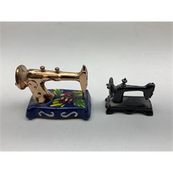 Singer mini sewing machine, together with Holly hobbie mini sewing machine and other sewing machine models, Singer H15cm