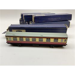 Hornby Dublo - eight coaches comprising D12 First L.M.S.; 32018 D12 Corridor Coach B.R. Brake/3rd (L.M.R.); 32090 D13 Suburban Coach First/Third B.R.; 32093 D14 Suburban Coach Brake/Third B.R.; 32096 D20 Composite Restaurant Car (Western Region); two 32094 D21 Corridor Coach B.R. First/2nd (W.R.); and 32023 D22 Corridor Coach B.R. Brake/2nd (M.R.); all in boxes (8)