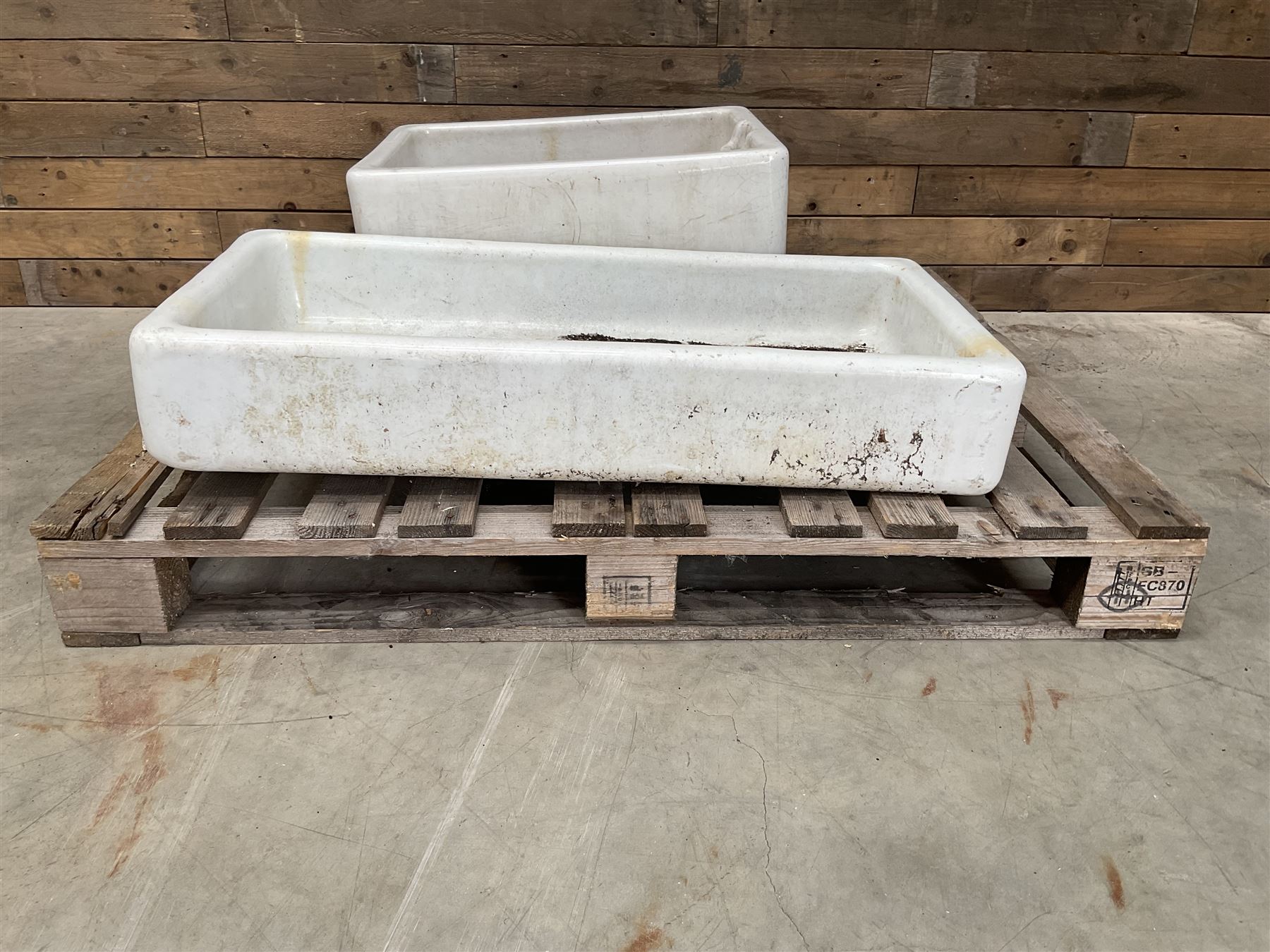 Rectangular shallow Belfast sink (W91cm, D46cm, H16cm) and another Belfast sink (W62cm, D46cm, H26cm)