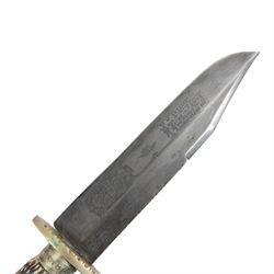 Fred W James Sheffield bowie knife, the 24cm blade engraved 'The United States the Land of the Free and the Home of the Brave..', stag handle, pommel in the form of a horse's head, with leather sheath, L42cm
The pommel motif is a classic bowie fitting, the book Tweedale, G: The Sheffield Knife book has an illustrated example on p87