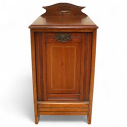 19th century mahogany coal scuttle, shaped raised back carved with shell fan motif, swing front enclosing original removable metal liner with handle, panelled front with cast drop handle, over slatted undertier (H 65cm, W 33cm, D 34cm)
Early 20th century mahogany magazine table, rectangular top and undertier decorated with gilt foliate and scroll marquetry, shaped pierced side rails forming magazine divisions, on square tapering supports (H 70cm, W 71cm, D 45cm)