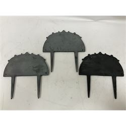 Three Please Keep Off the Grass cast iron sign, without spike H14cm 