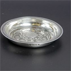 Late 20th century silver pin dish, embossed with Yorkshire rose to centre, hallmarked C J Vander Ltd, London 1971, together with a set of six silver handled King's pattern tea knives, hallmarked Kirby Beard Ltd, Sheffield 1928, contained within fitted case