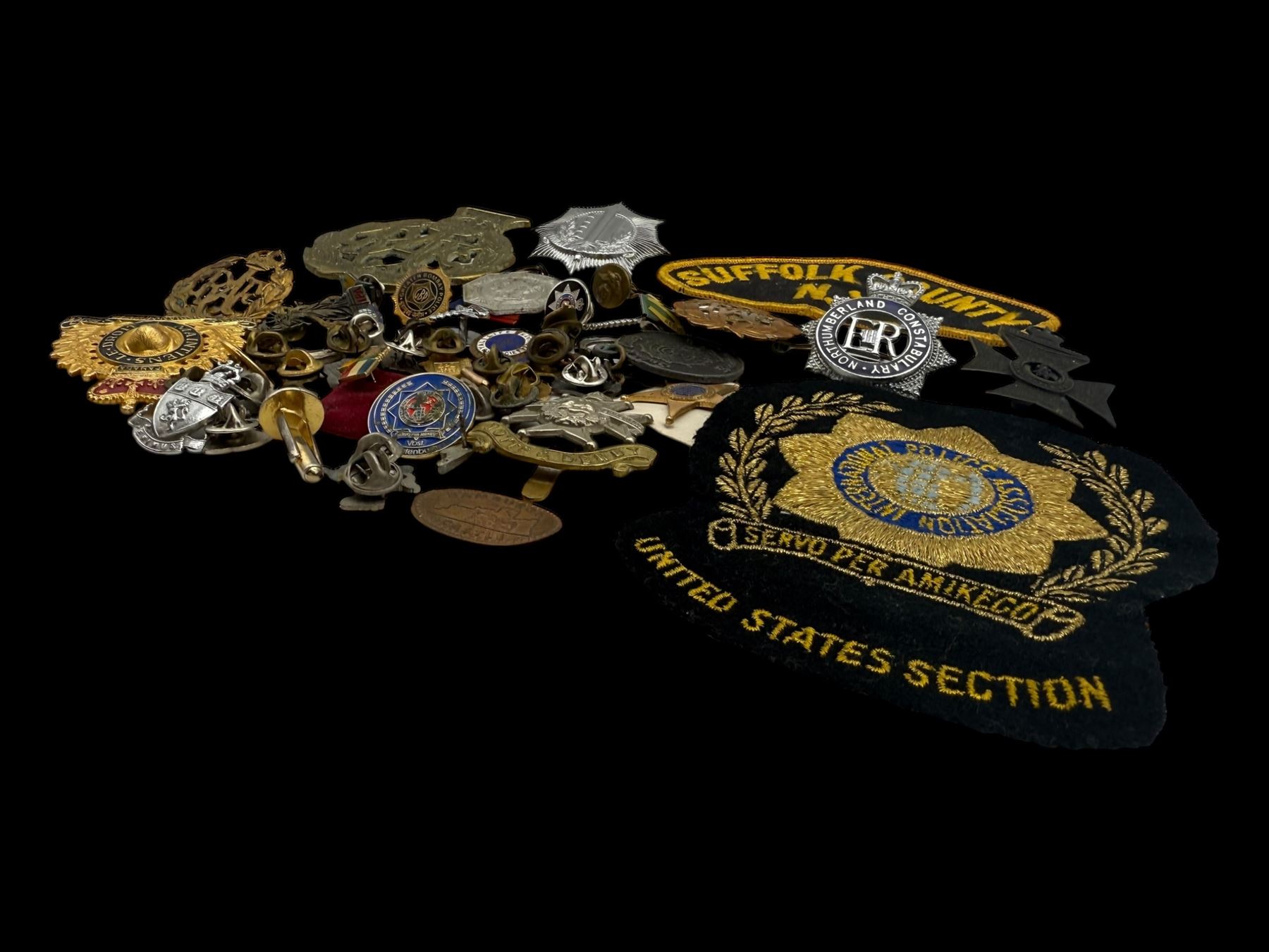 Collection of military and similar enamel badges, pin badges, cloth badges and brasses