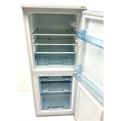 LEC T5039W Fridge freezer