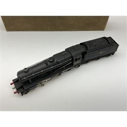 Hornby Dublo - three-rail LMR Class 8F 2-8-0 Freight locomotive No.48158 with tender and instructions in early plain cardboard box