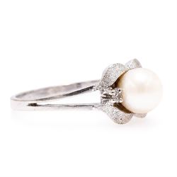 14ct white gold pearl and diamond three stone ring, single cultured white / cream pearl with a single cut diamond set either side, stamped 585
