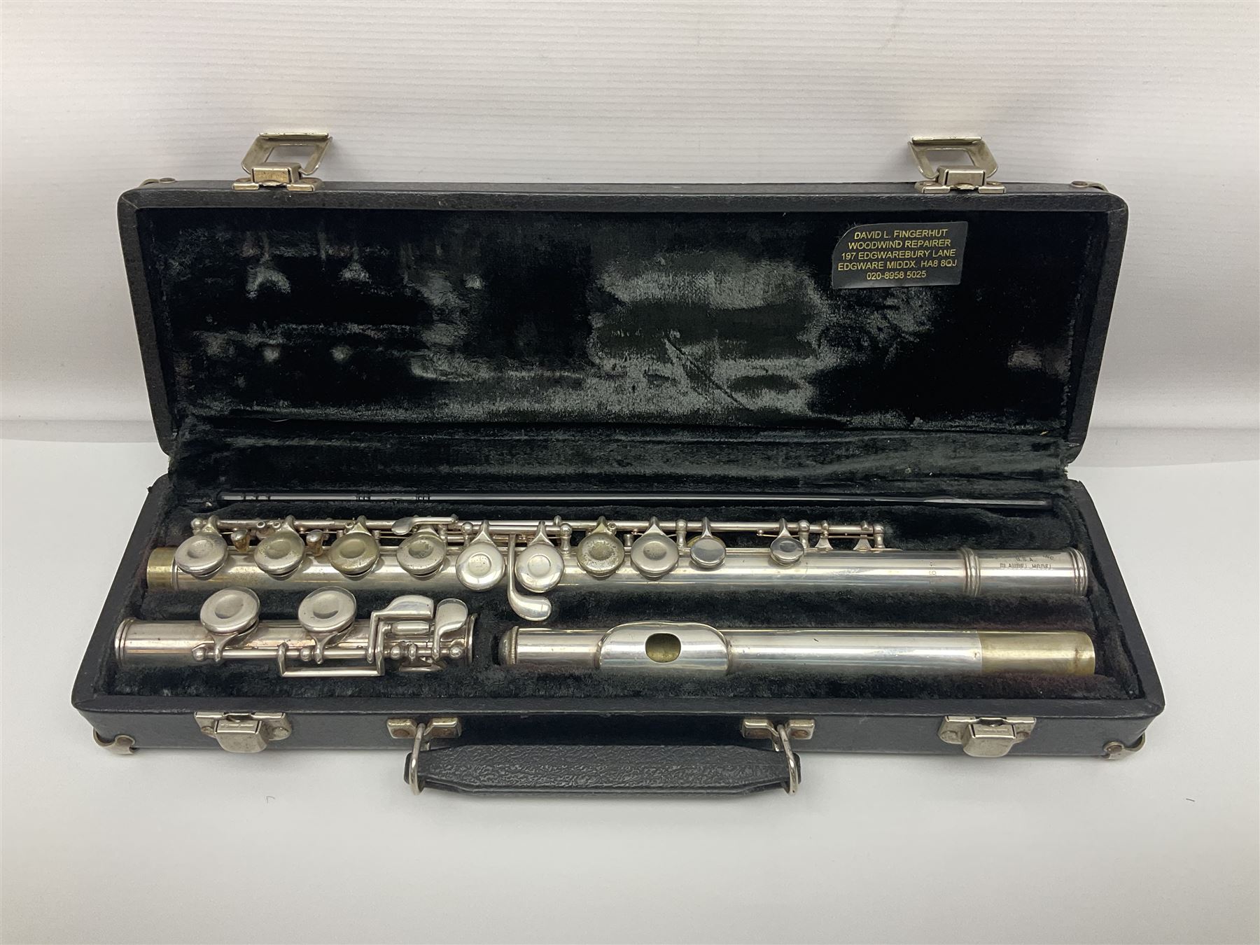 Boosey & Hawkes London Regent three-piece flute, serial no.345447; in B&H Bandhite hard carrying case; and Deg Music Company Inc. USA Claudel Model three-piece flute, serial no.491718, in hard carrying case (2)