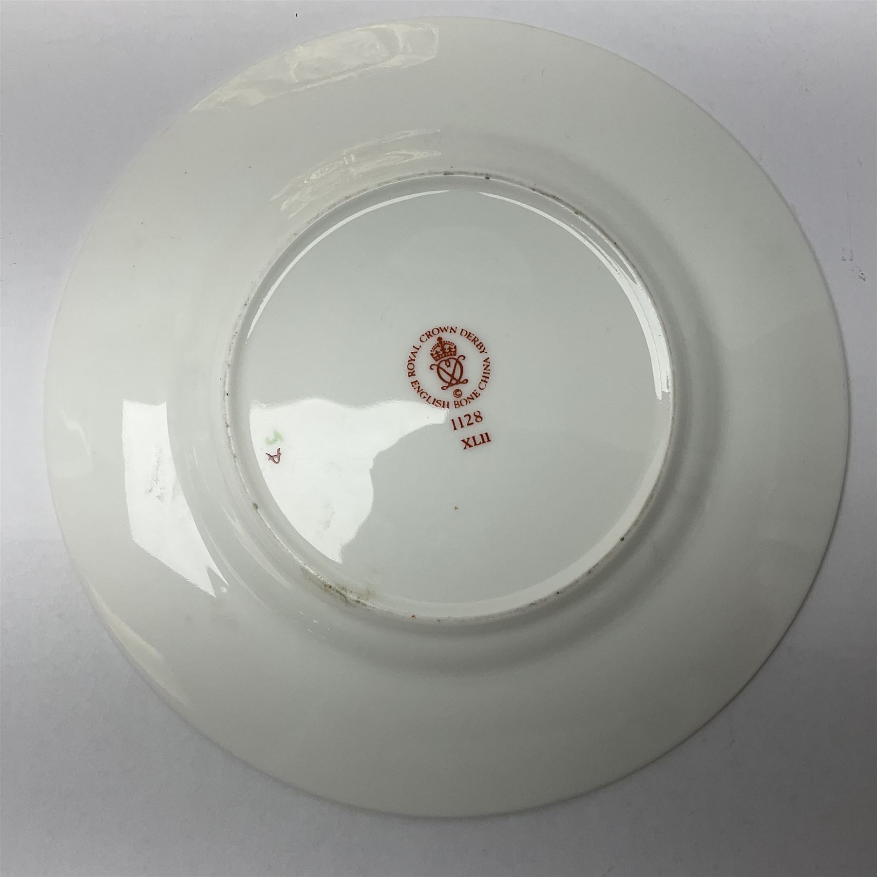 20th century Royal Crown Derby Imari 1128 pattern plates, comprising four side plates and three smaller examples, with printed and painted marks beneath, including illustration date codes for 1918 and 1920, and Roman numeral date code for 1979, larger examples D18cm, smaller D15cm, (7)
