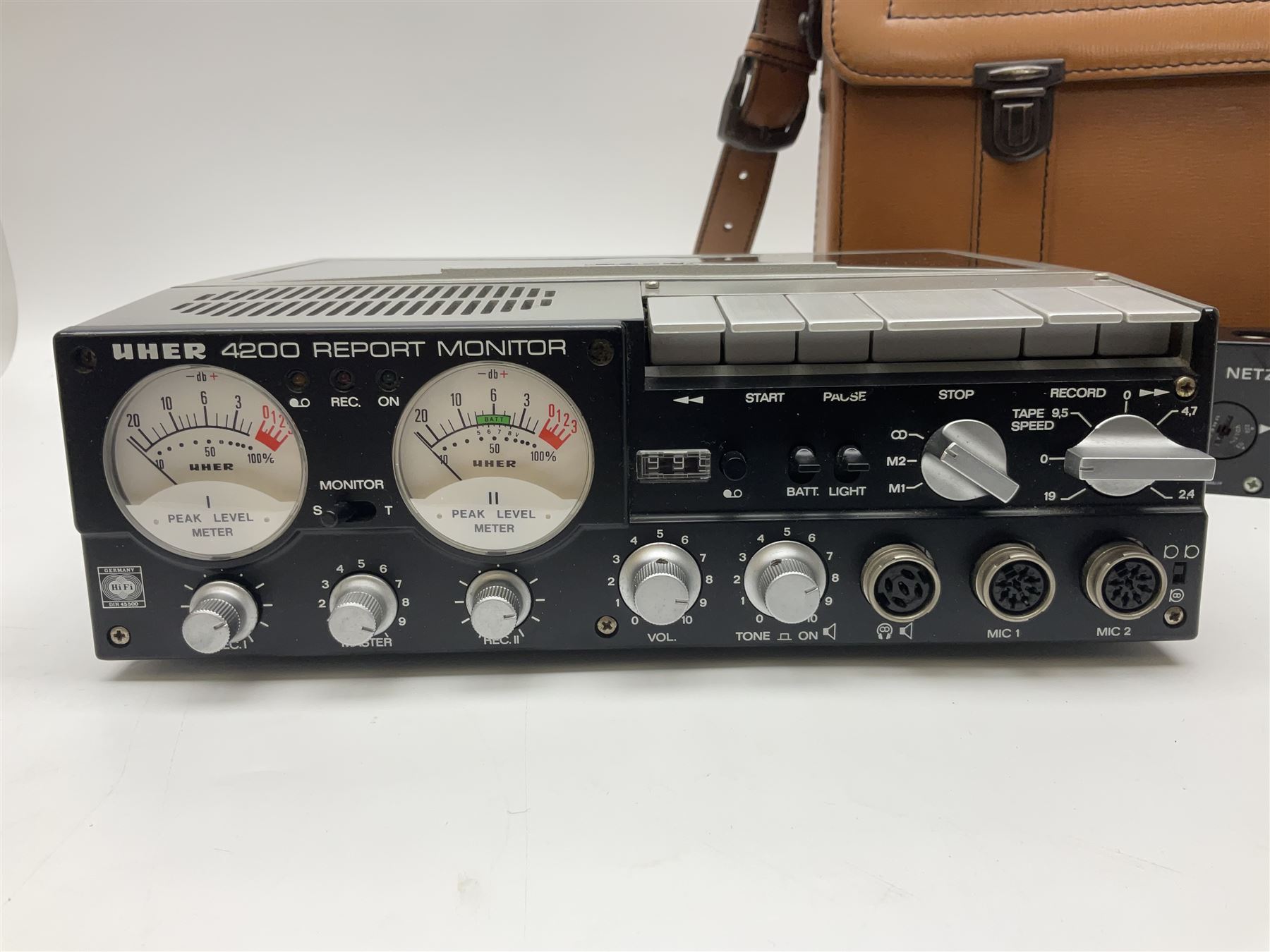 Uher 4200 Report Monitor professional tape recorder, complete with instructions and leather carry case