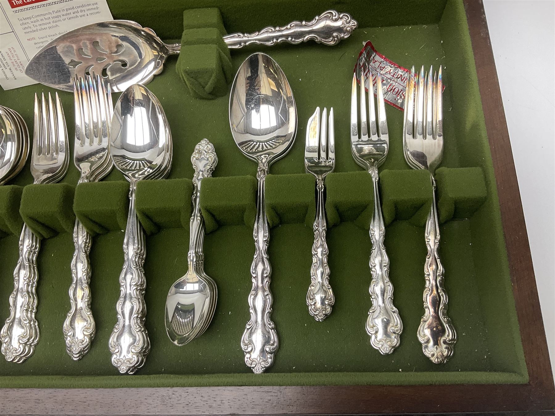 Cased canteen of Oneida Community silver plate cutlery