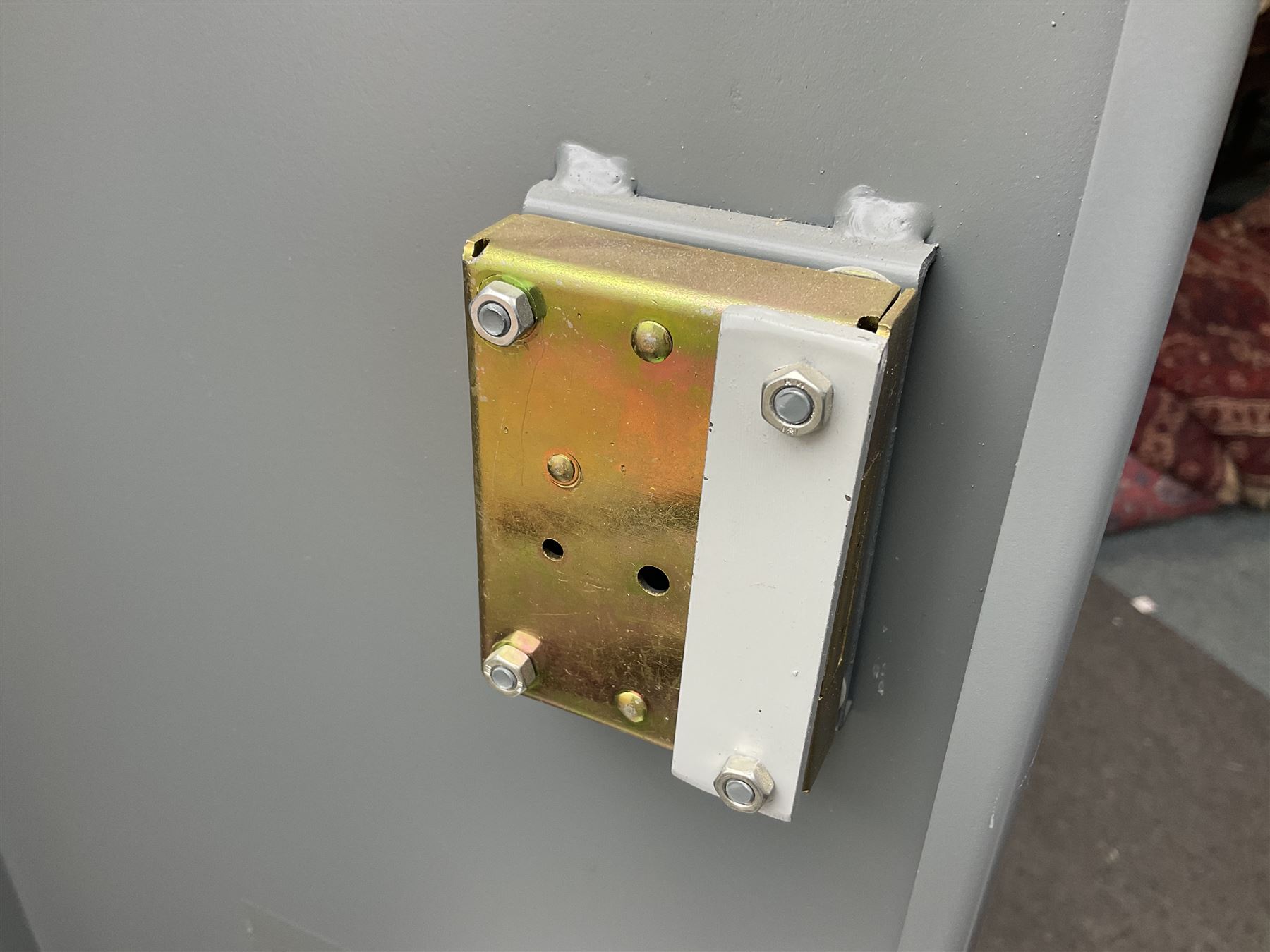 Two-tone grey steel wall-mounting gun cabinet by Sambell Engineering to accommodate six guns with fixed shelf over, gun space int. H132cm W36.5cm D23.5cm, the single double-locking door with two sets of keys, ext. H154cm W37cm D27cm