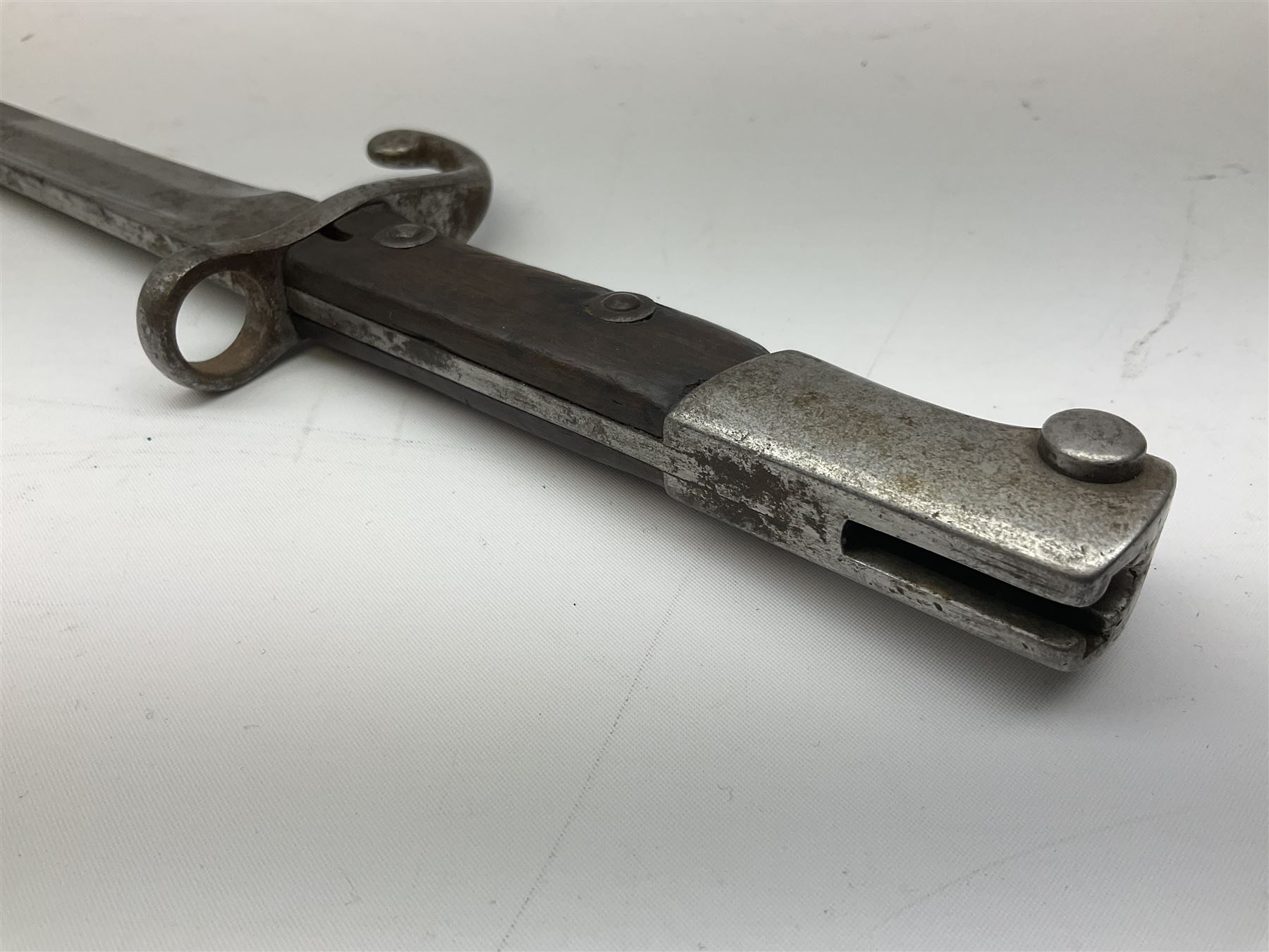 German-made 1908 pattern bayonet by Weyersberg, Kirschbaum & Co, Solingen as used by the Brazilian Army, with 30cm fullered steel blade and hooked quillon numbered 107011 L43cm overall; and Swedish Carl Gustav M1896 Mauser knife bayonet with 21cm steel blade and machined steel grip; in metal scabbard, both numbered 299 L35cm overall (2)