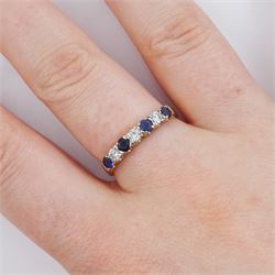 18ct gold seven stone round brilliant cut diamond half eternity ring, Birmingham 1996, total diamond weight approx 0.20 carat