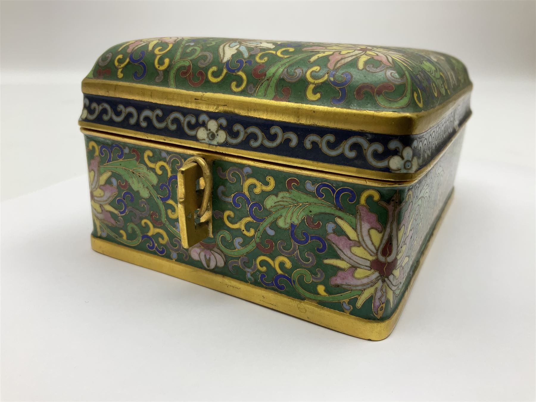 20th century Chinese cloisonne enamel smoking set, comprising two ashtrays, box and tray, with floral and foliate scrolling on green ground