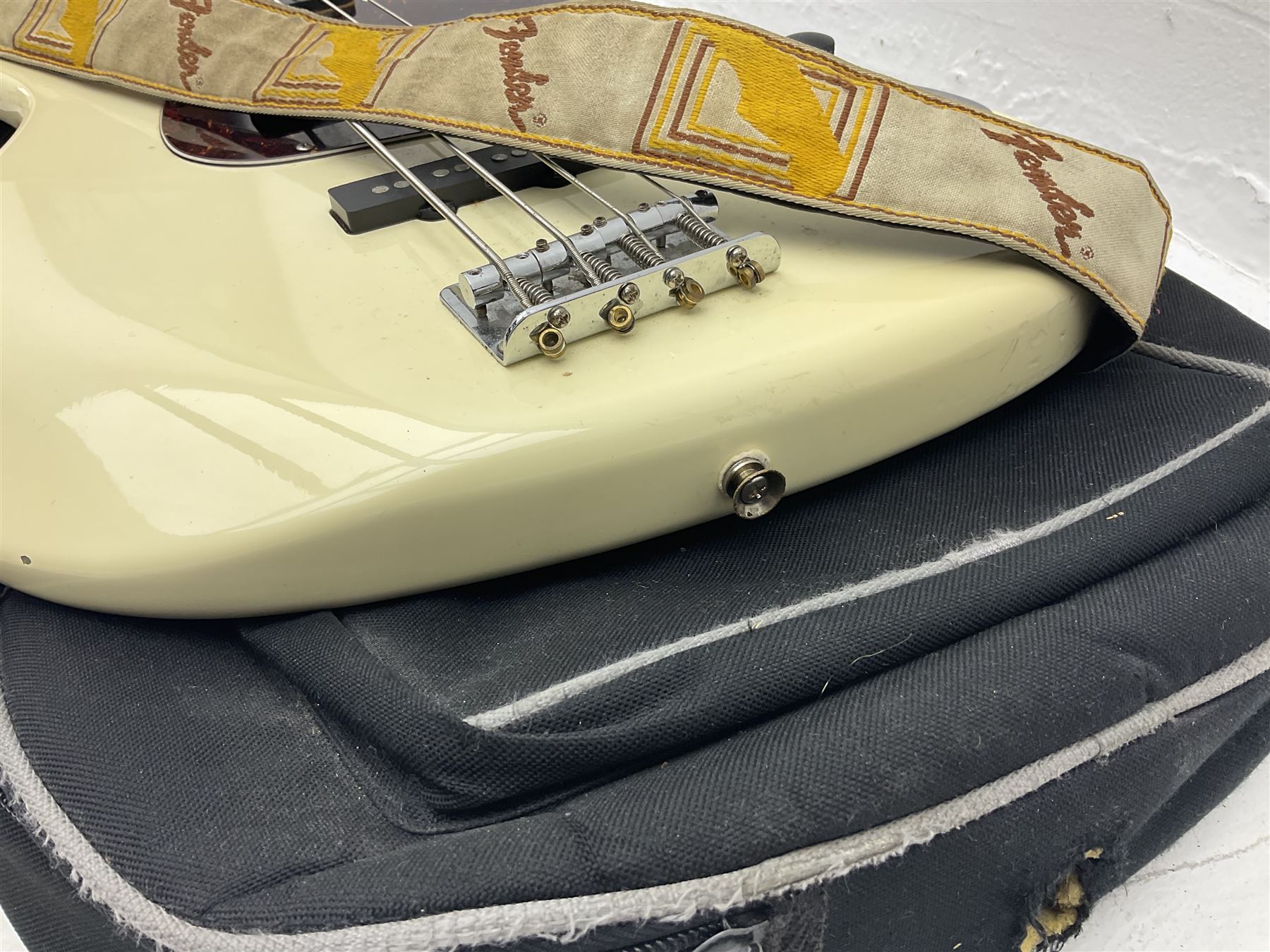 Hohner Professional J Bass F1 four-string fretless electric bass guitar, serial no.C206482 L116cm; in soft carrying case