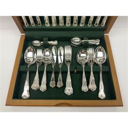 Canteen of silver plated Kings pattern cutlery for six place settings, in a fitted wooden case