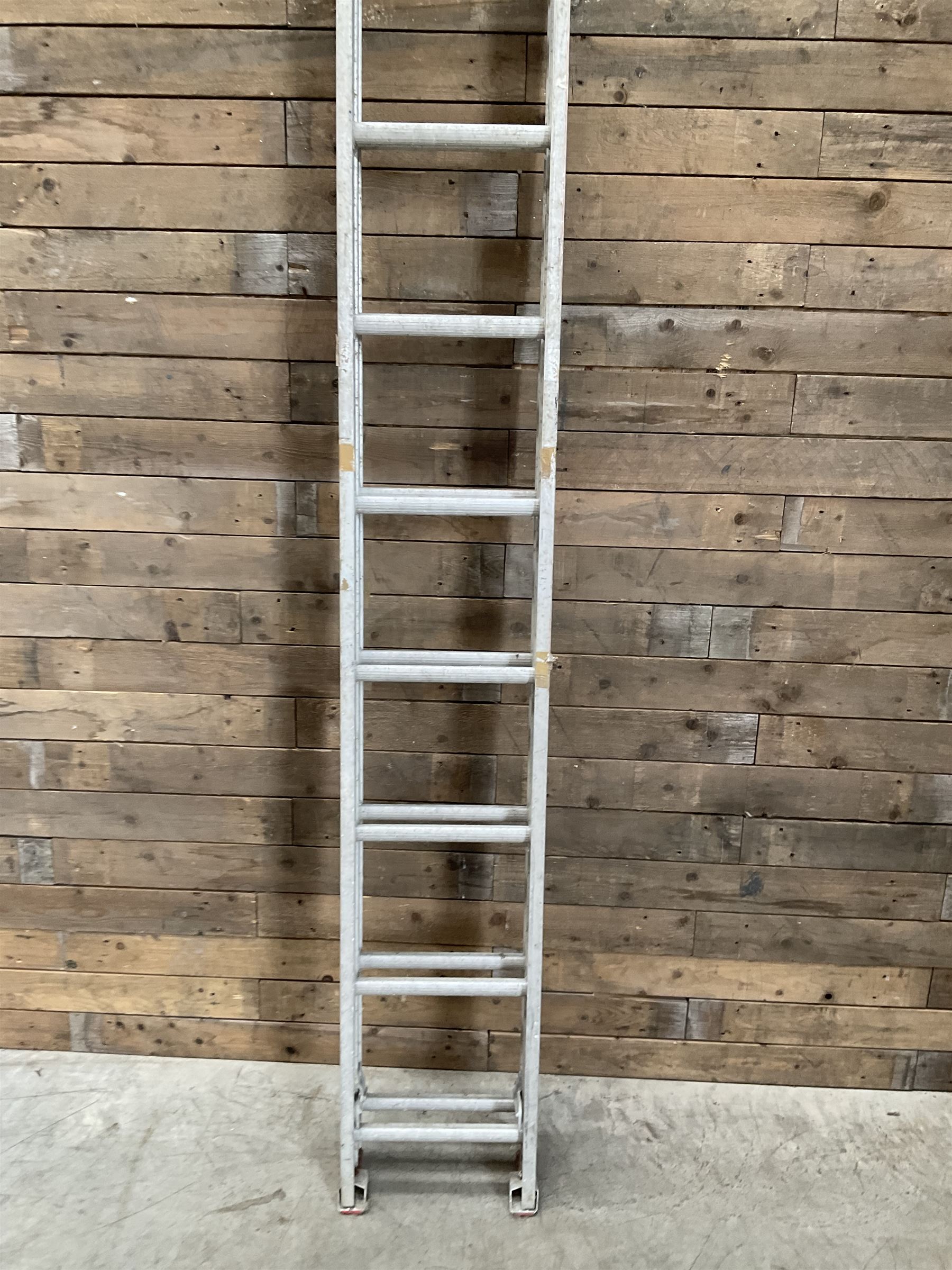 Clima pair extending aluminium ladders - 3.1m closed, extended 5.6m