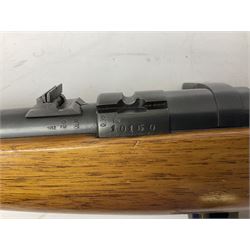 Italian Beretta .22 LR bolt-action or semi-automatic sporting rifle with 52cm barrel, 10-shot magazine and side safety No.10150 L98.5cm overall SECTION 1 FIRE-ARMS CERTIFICATE REQUIRED