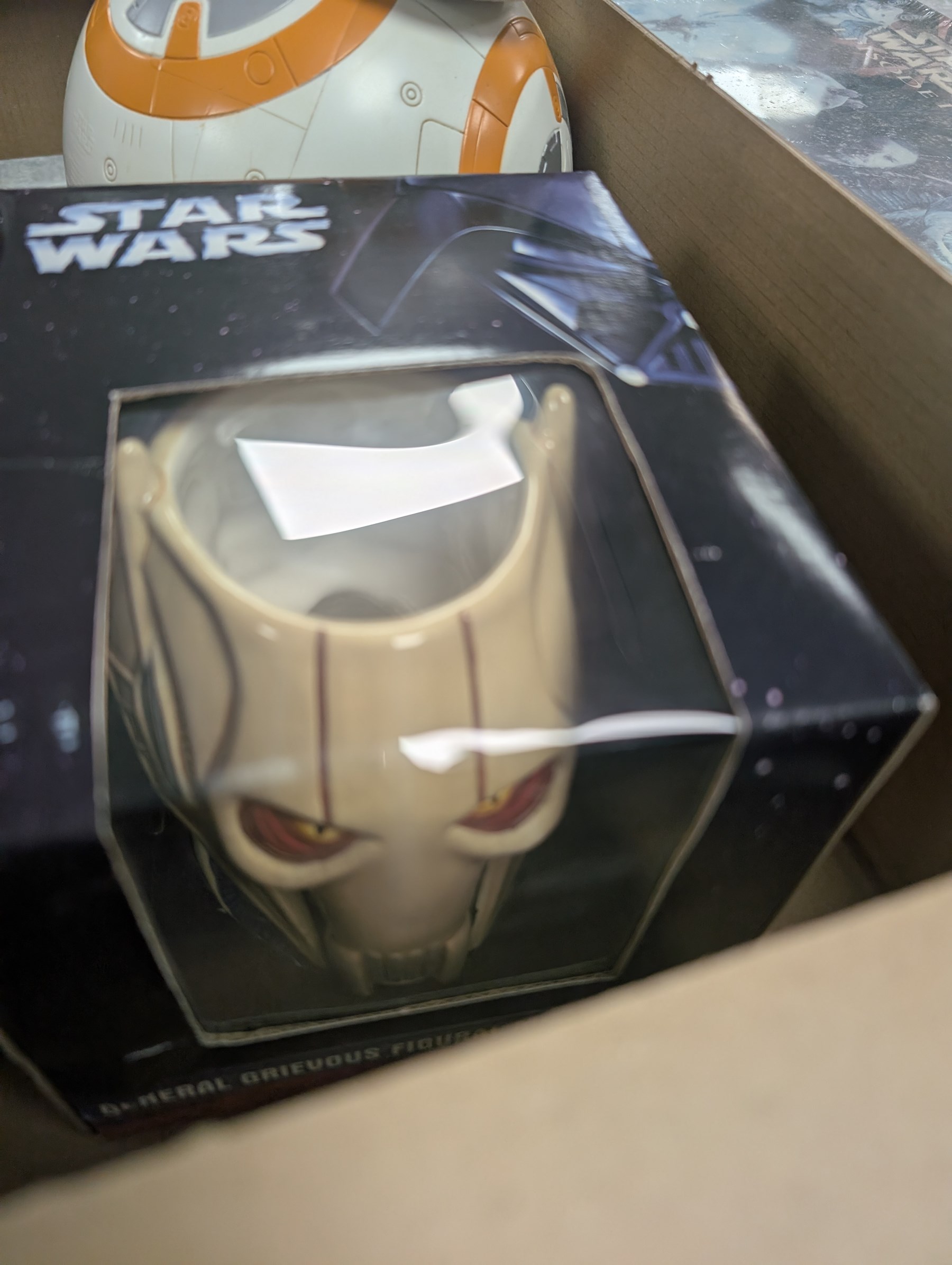 Star Wars collectables, including Episode I Jar Jar Binks Wake Up System, BB8 model, Jar Jar Binks Adventure game, Revenge of the Sith Masterworks and three Cards Inc figural mugs