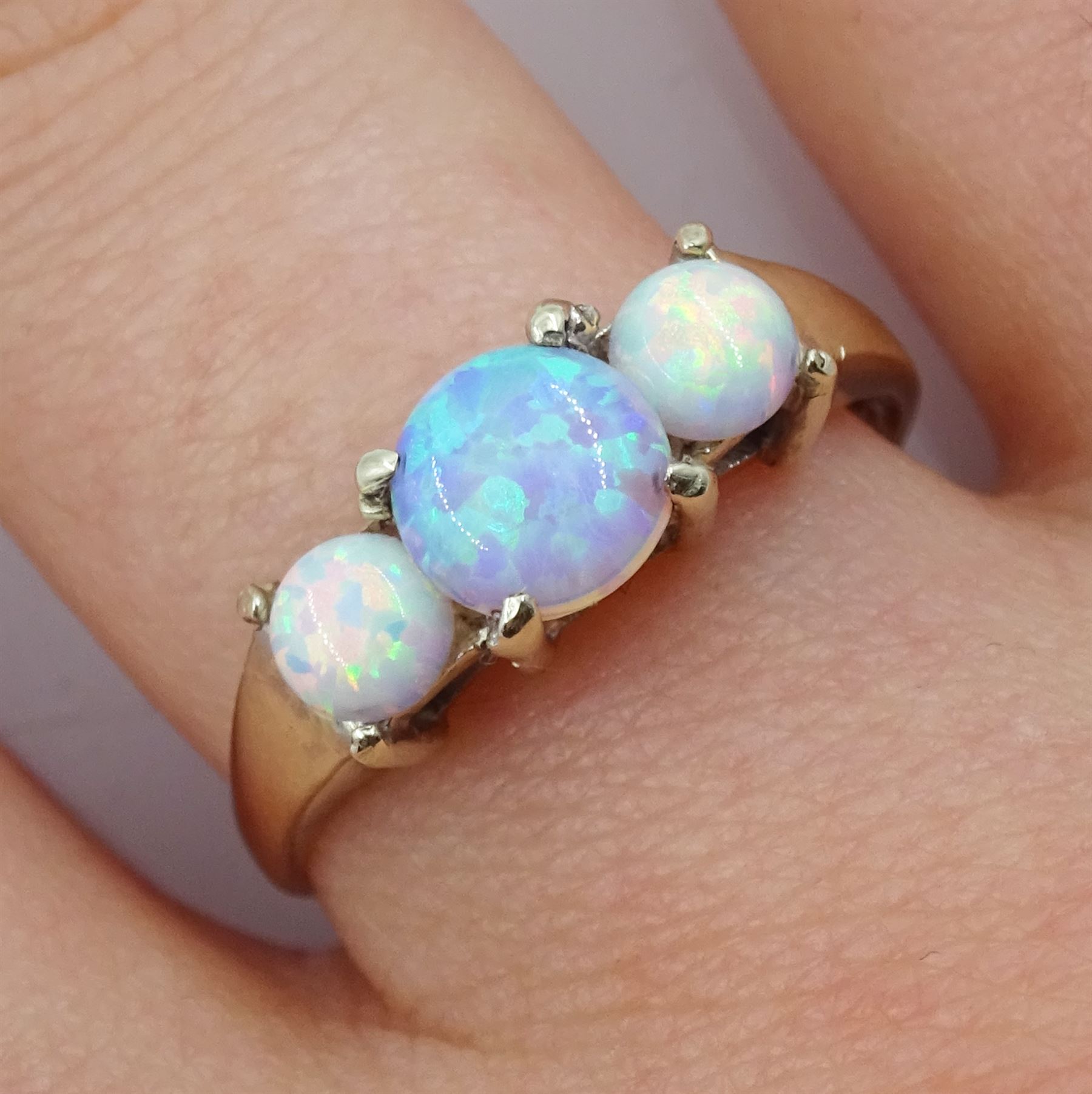 9ct gold three stone opal ring, hallmarked - Jewellery, Watches, Silver & Coins
