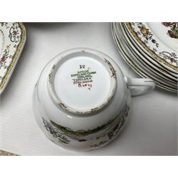 Copeland Spode Chelsea pattern part dinner service, to include seventeen dinner plates, eight side plates, Fifteen soup bowls in two sizes, meat platter etc (53)