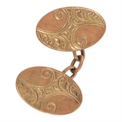 Single 9ct gold cufflink, hallmarked, together with 9ct gold chain links