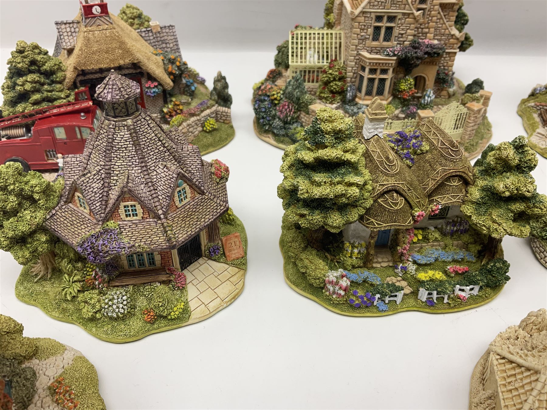 Ten Lilliput Lane models, to include Firemans Watch, The Rest House and Green Gables, Titmouse Cottage etc, all with deeds and original boxes (10)
