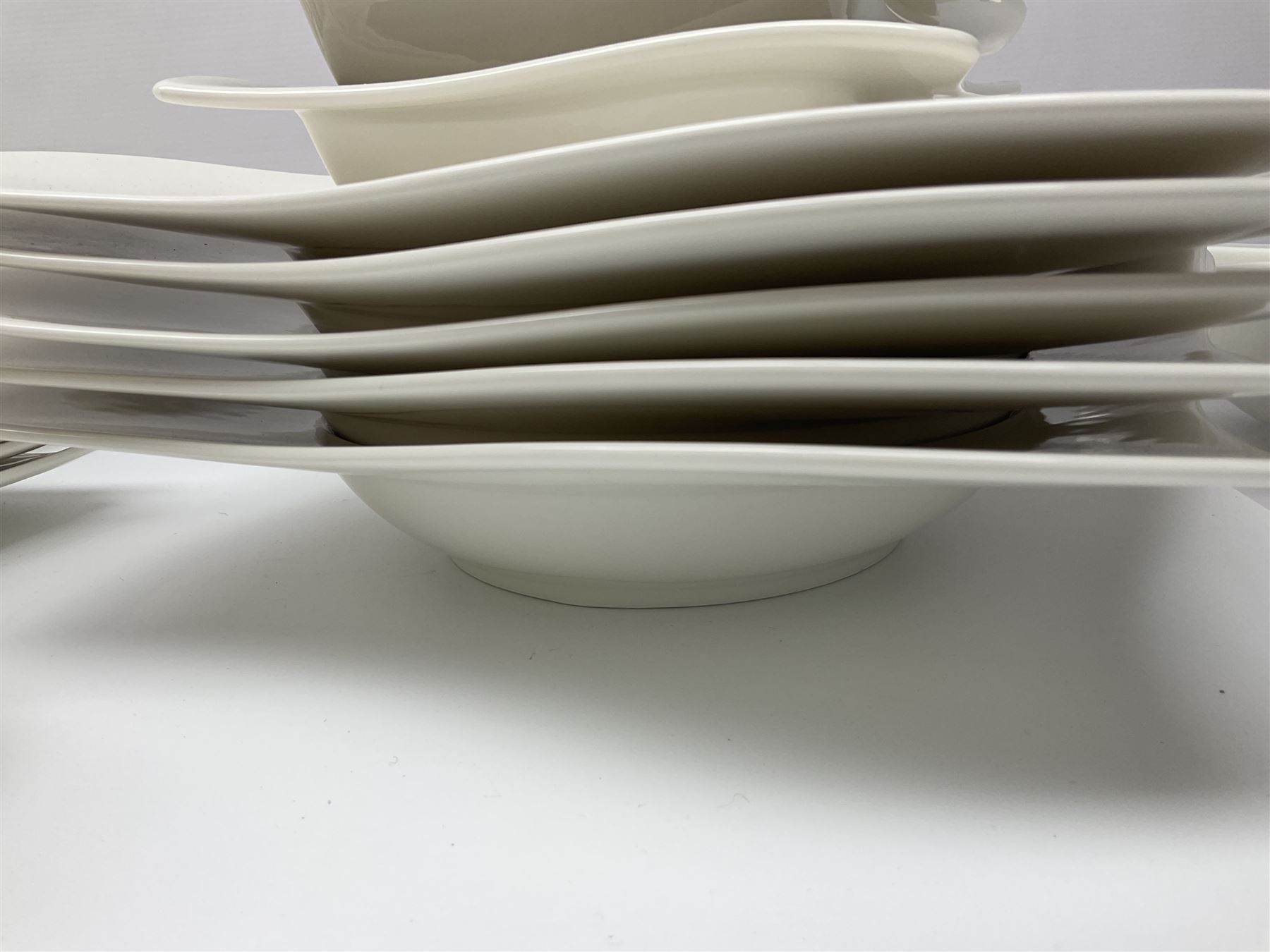 Villeroy & Boch New Wave pattern dinner and tea service for five people, comprising square dinner plates, rectangular dinner plates, pasta bowls, cereal bowls, coffee cups and saucers, side plates and dessert plates, all with printed mark beneath