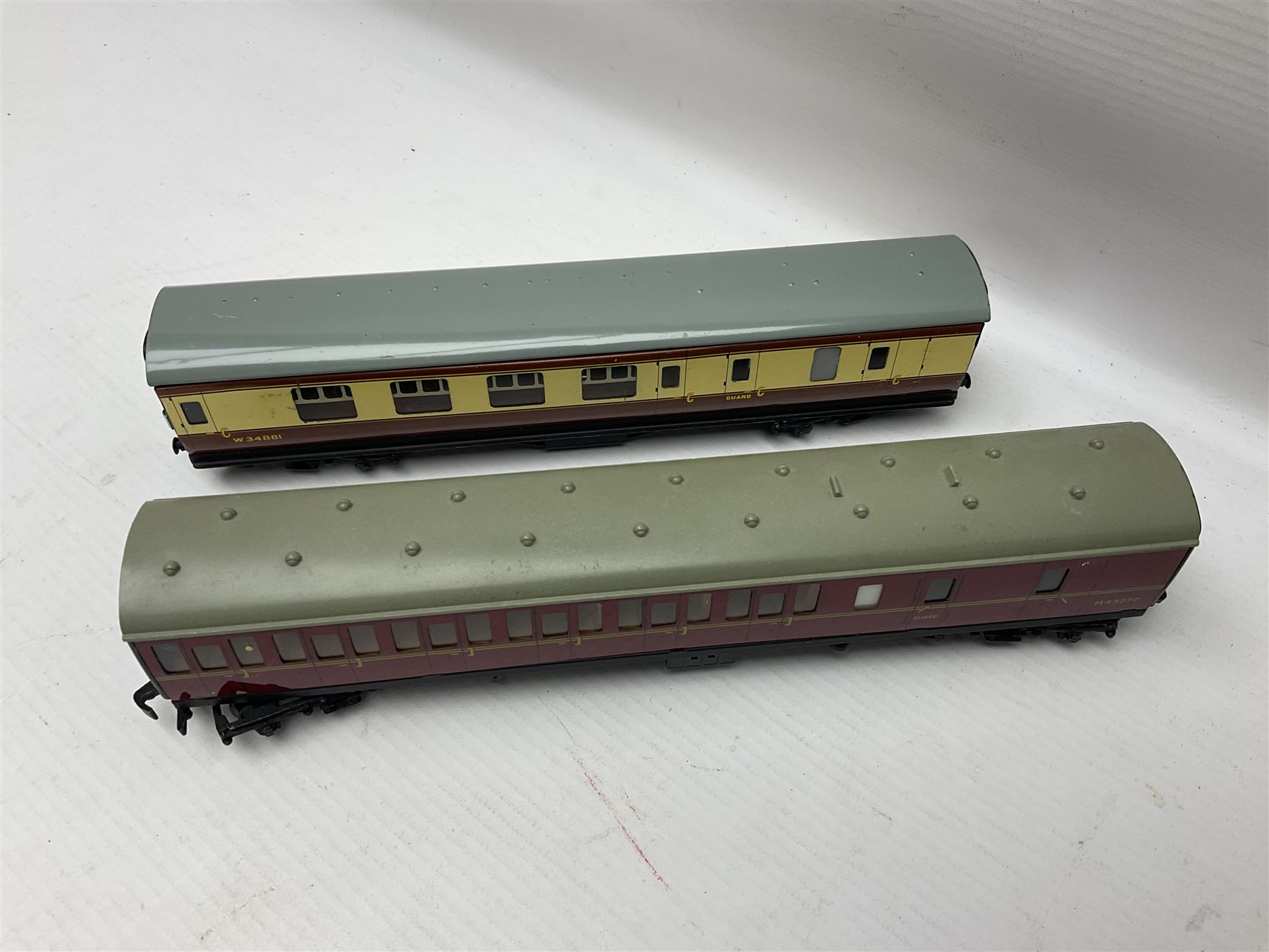 Hornby Dublo - ten passenger coaches including BR Mk.I Suburban Stock, BR Mk.I Passenger Coaches and All Brake and Stanier Stock; all unboxed (10)