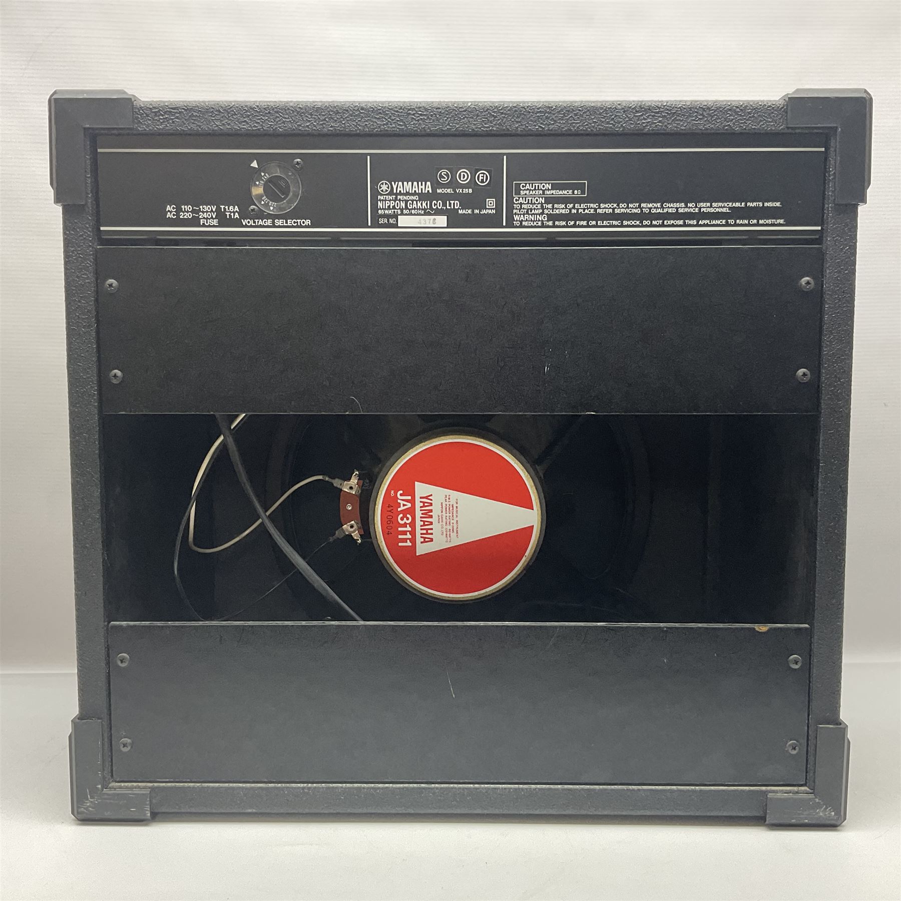Yamaha VX Series 25B bass amplifier in black, serial no.4376 L49cm